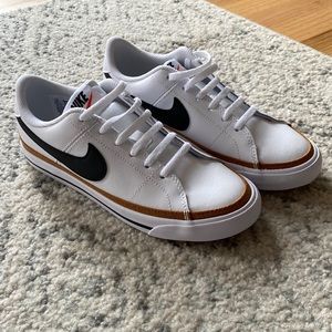 Nike Legacy Court Sneakers